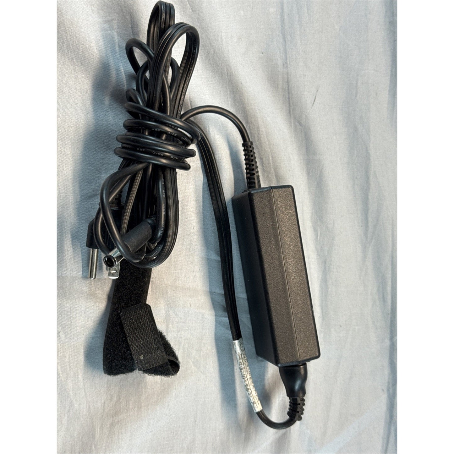 HP 677770-002 19.5V 3.34A 65W Genuine Original AC Power Adapter Charger