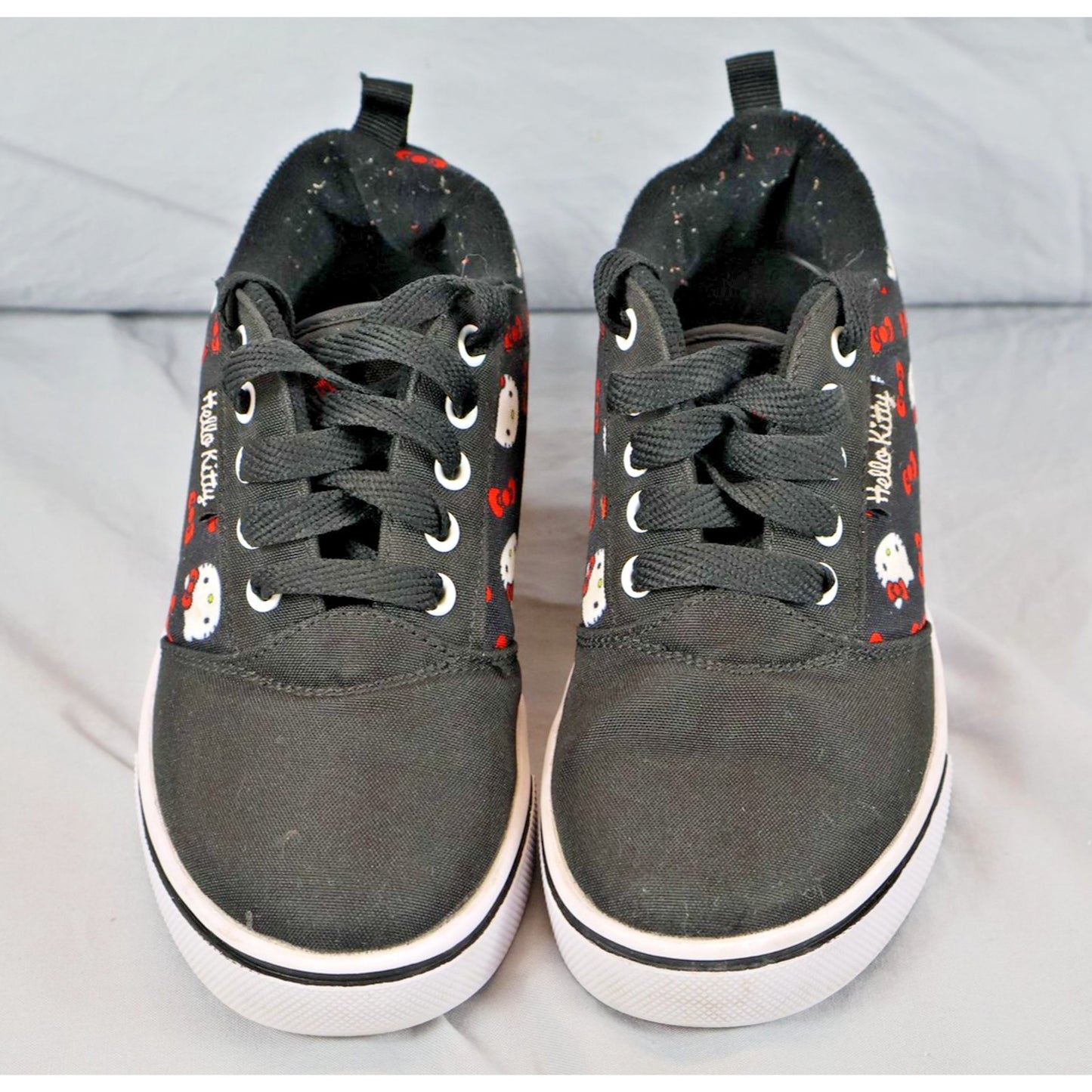 Heelys Hello Kitty Shoes Youth Size 2 Black Red White Roller Skate Sneakers Girl