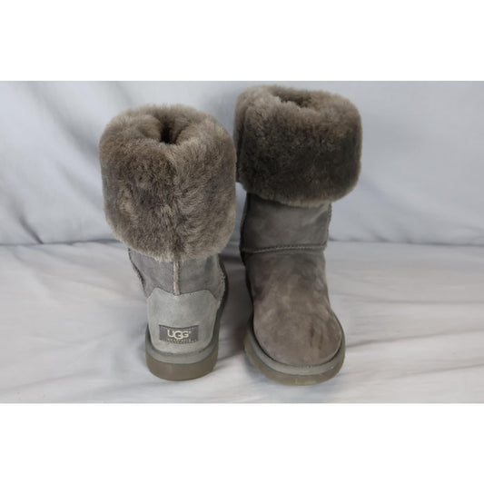 UGG Classic Short Boots Womens Size 7 Sheepskin Suede Winter 5815 Warm Cozy Shoe