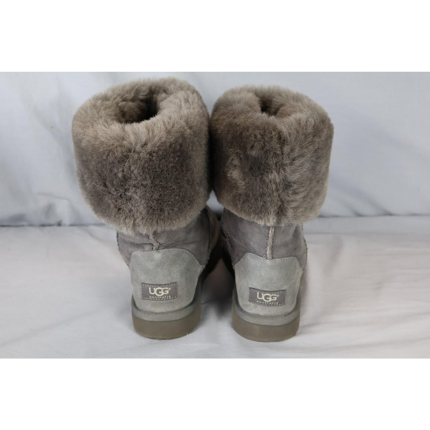 UGG Classic Short Boots Womens Size 7 Sheepskin Suede Winter 5815 Warm Cozy Shoe
