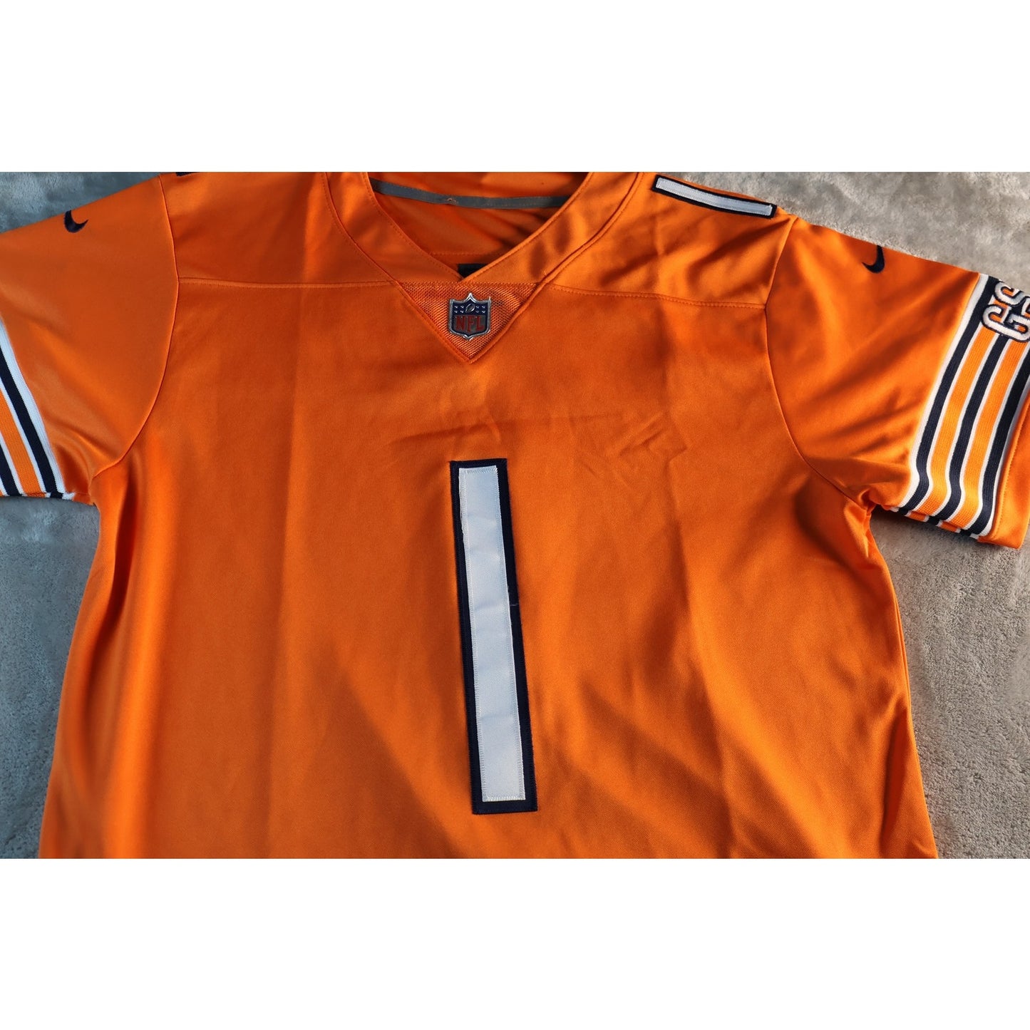Chicago Bears Jersey Mens Small NFL Football Justin Fields GSH Nike Throwback
