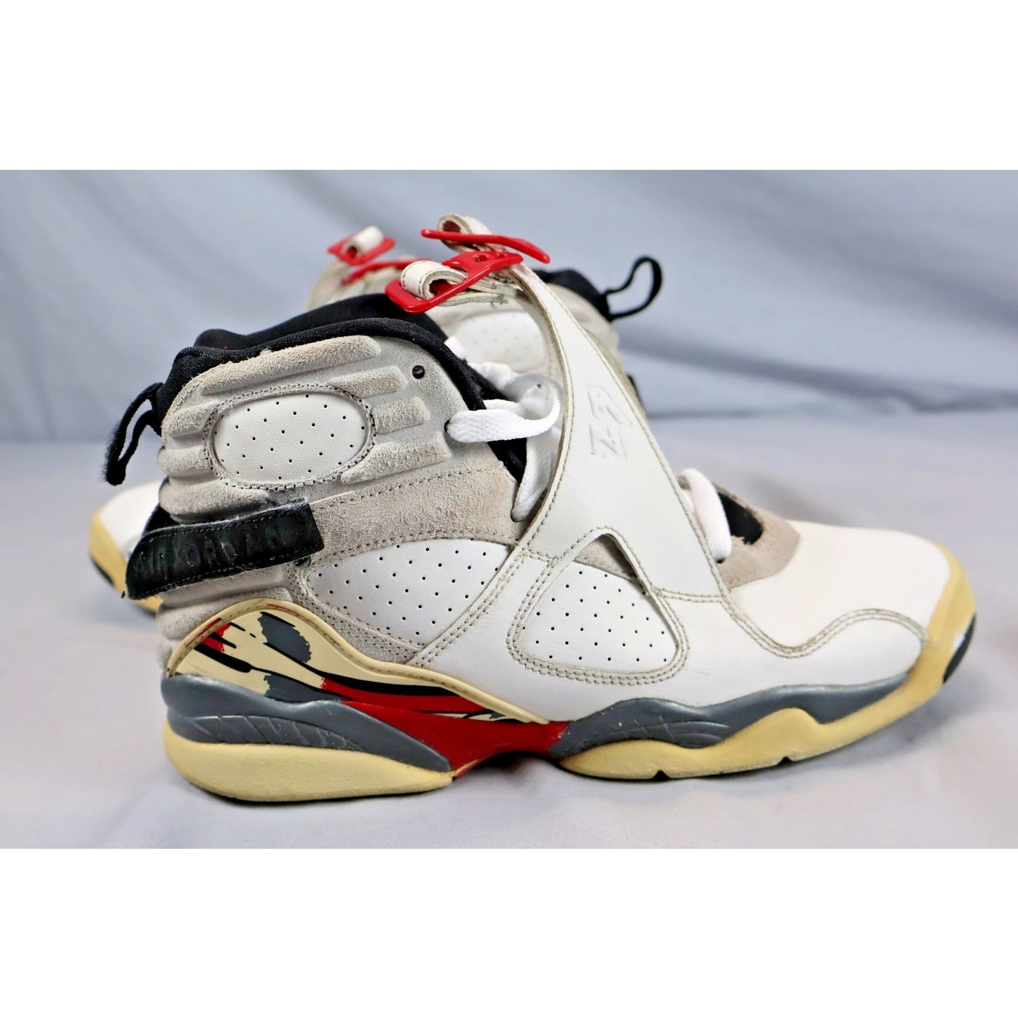 Air Jordan 8 Retro Shoes Youth Size 6Y Bugs Bunny 305368-103 Sneakers