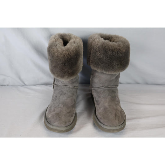 UGG Classic Short Boots Womens Size 7 Sheepskin Suede Winter 5815 Warm Cozy Shoe