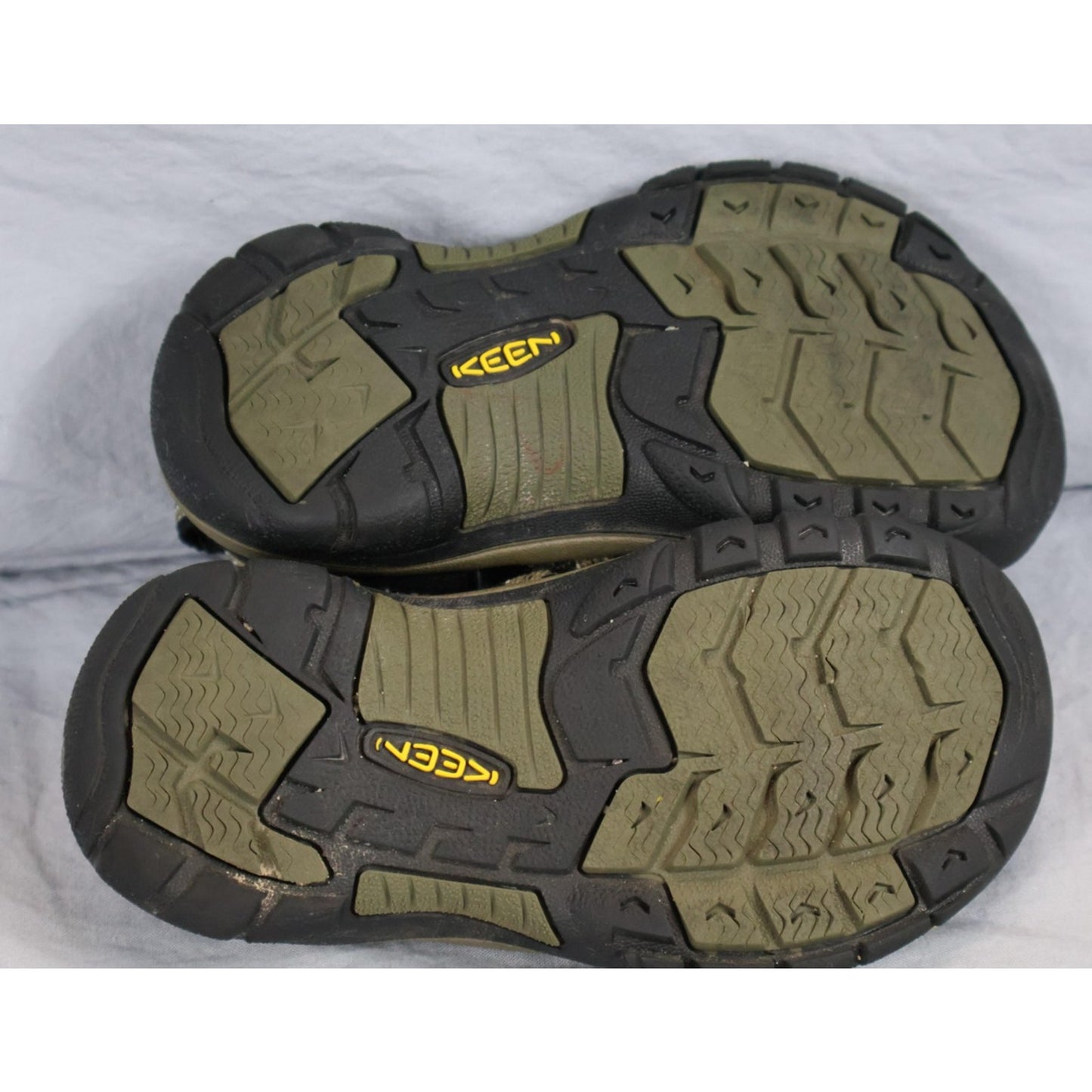 Keen Newport H2 Sandals Kids Size 11 Black Olive Closed Toe Water Hiking Sport