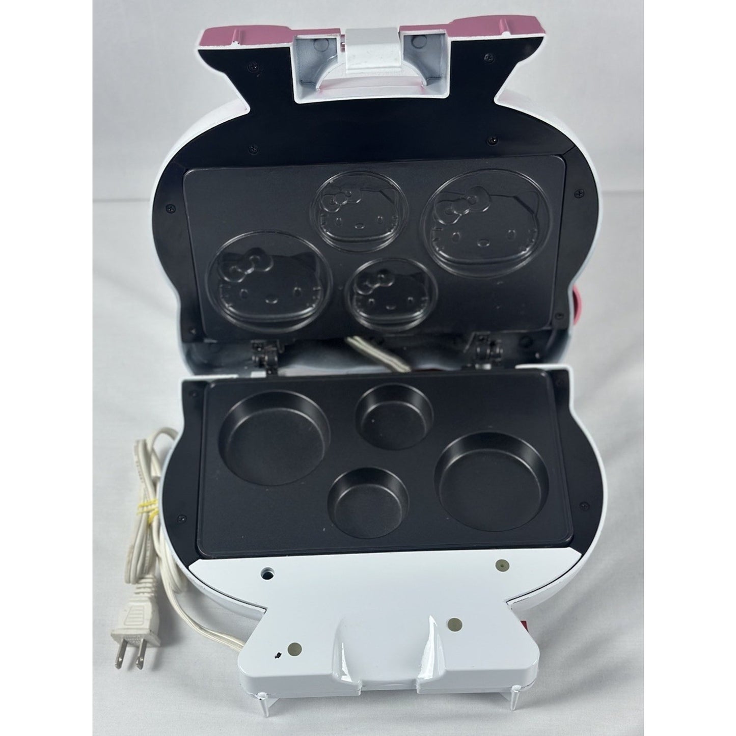 Hello Kitty Cupcake Maker Sanrio 2 Large 2 Small Cupcakes Nonstick. Waffles