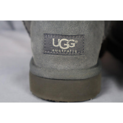 UGG Classic Short Boots Womens Size 7 Sheepskin Suede Winter 5815 Warm Cozy Shoe