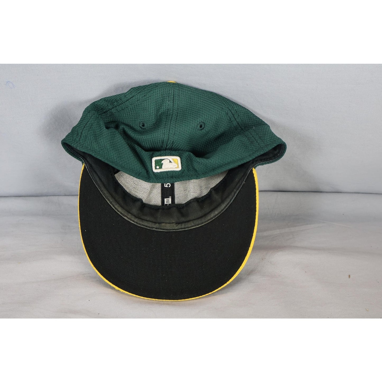 Oakland Athletics Hat Cap Fitted Mens 7 1/8 Green Yellow MLB Baseball New Era