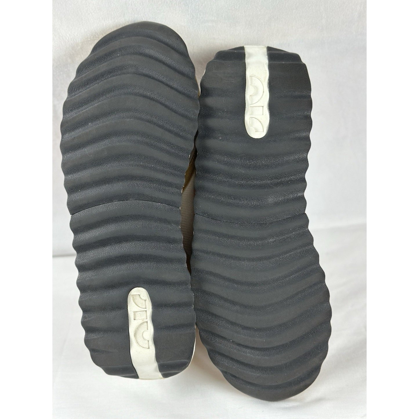 Nike Air Max Dawn Next Nature Elemental Gold Men's Size 10.5 Sneakers DM0013-700