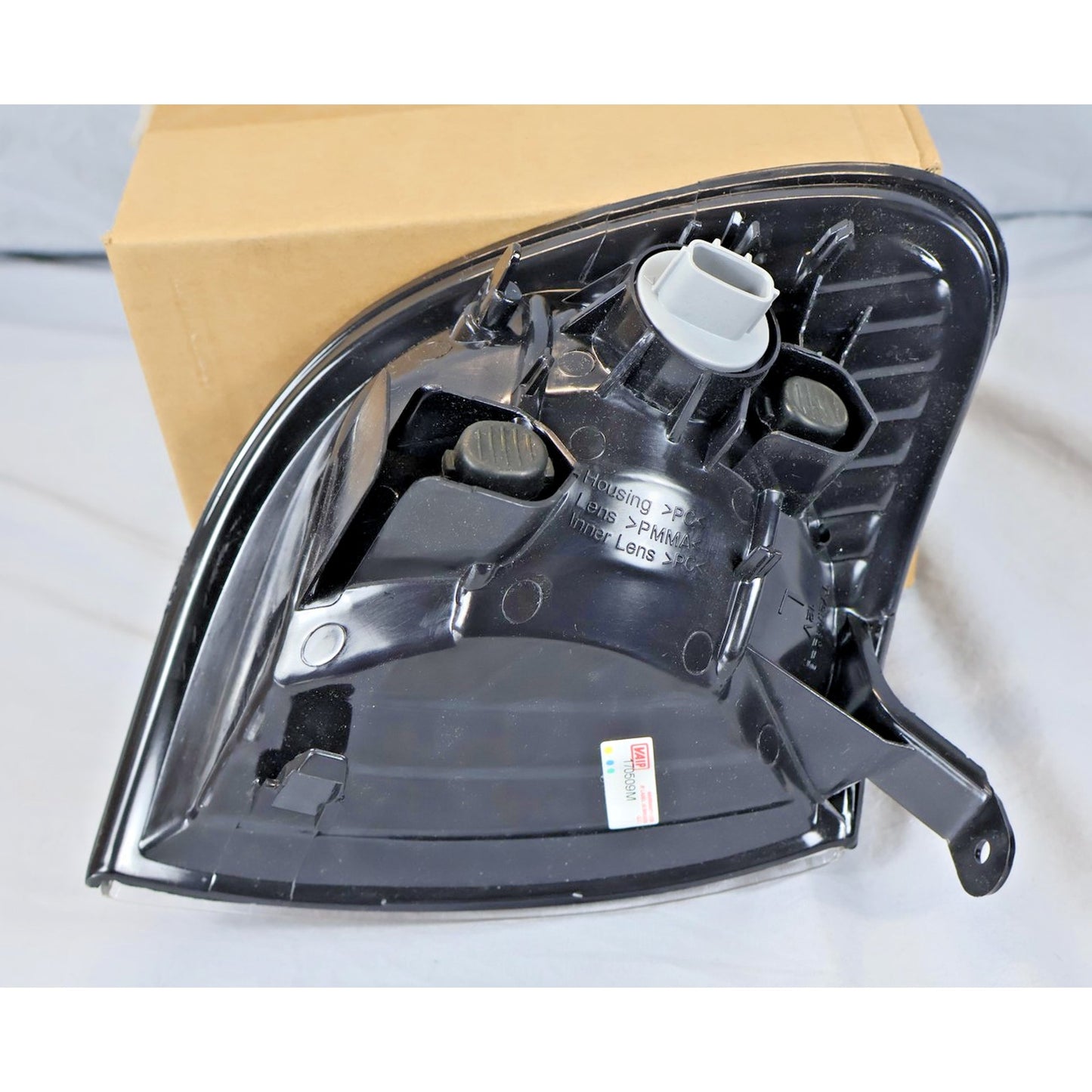 2000-2004 Toyota Tundra Pair Driver and Passenger Turn Signal/Marker Light