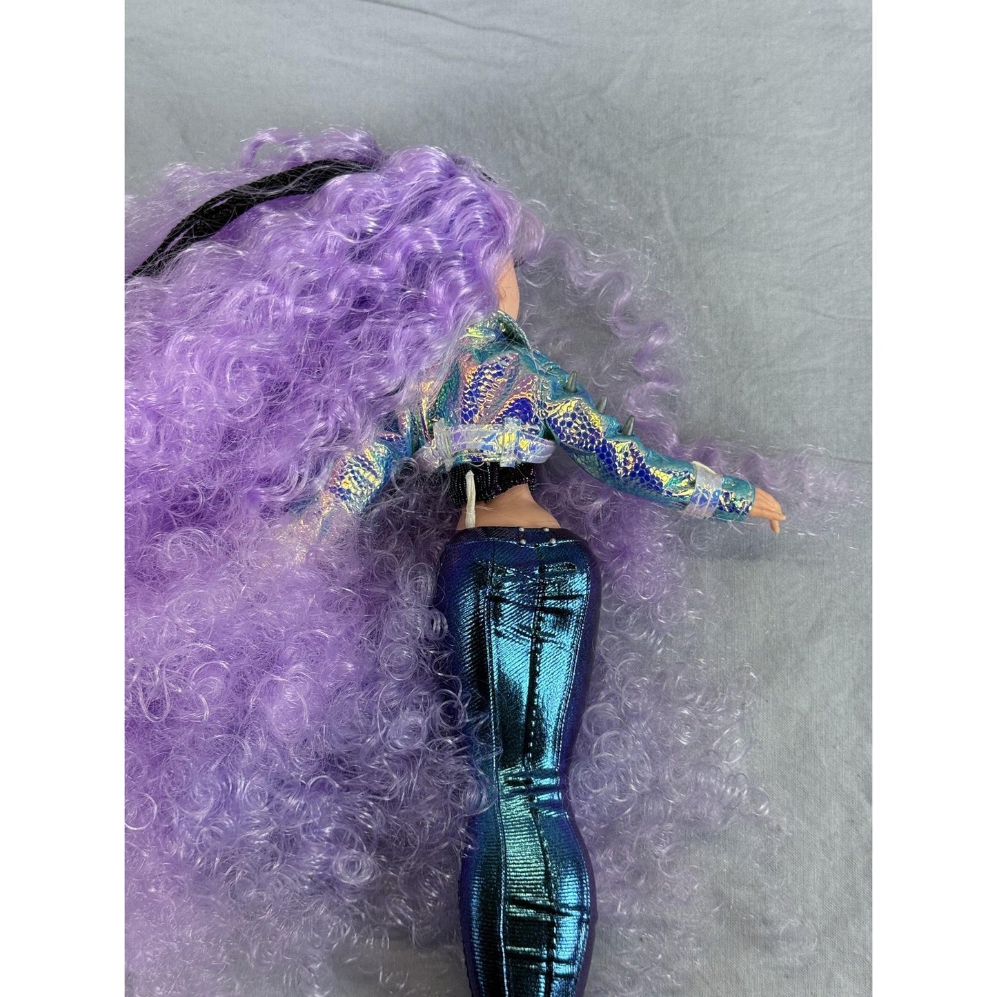 MGA Mermaze Mermaidz Orra Color Change Mermaid Doll Purple Iridescent Jacket