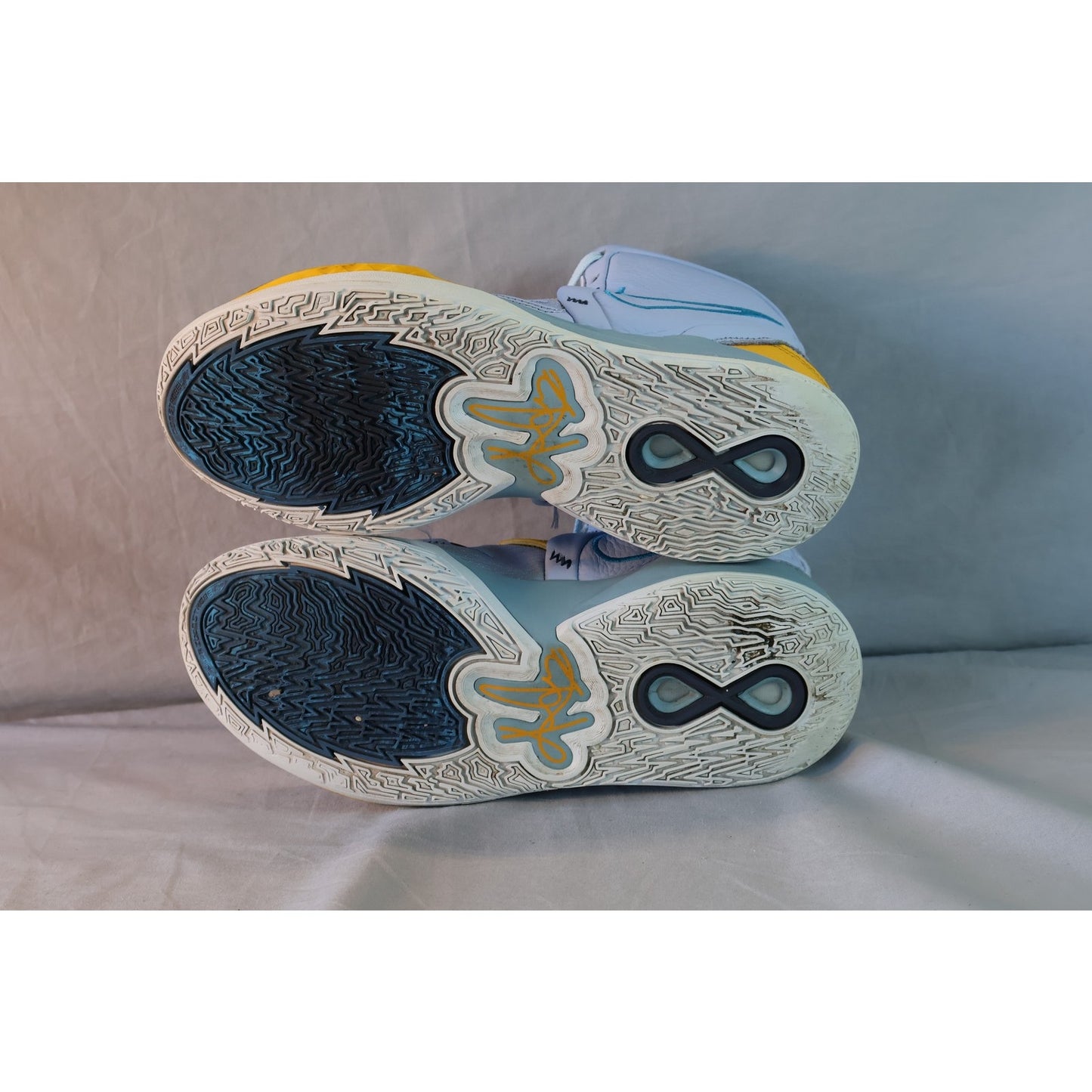 Nike Kyrie Infinity Shoes Mens Size 10 Basketball CZ0204-501 Sneakers