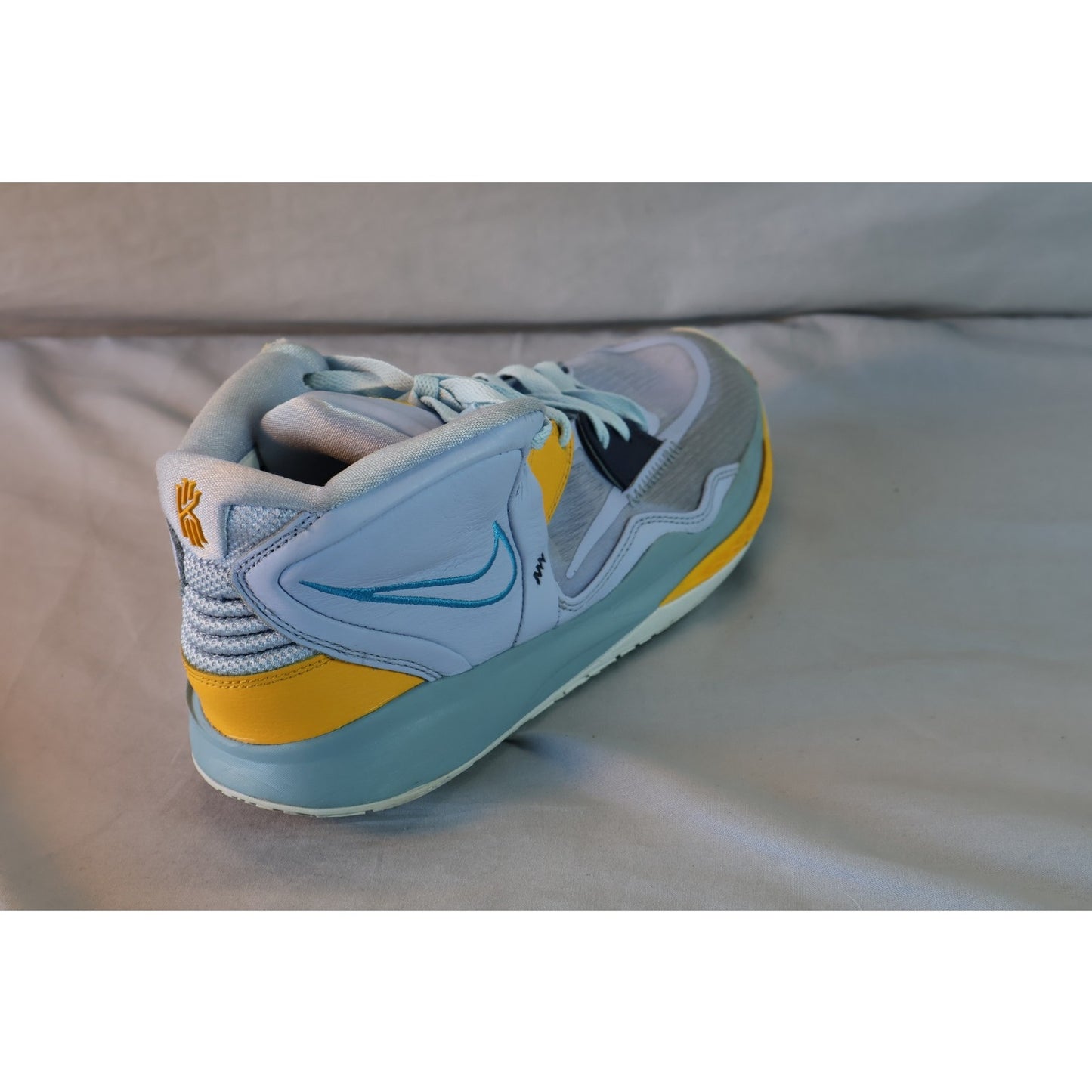 Nike Kyrie Infinity Shoes Mens Size 10 Basketball CZ0204-501 Sneakers