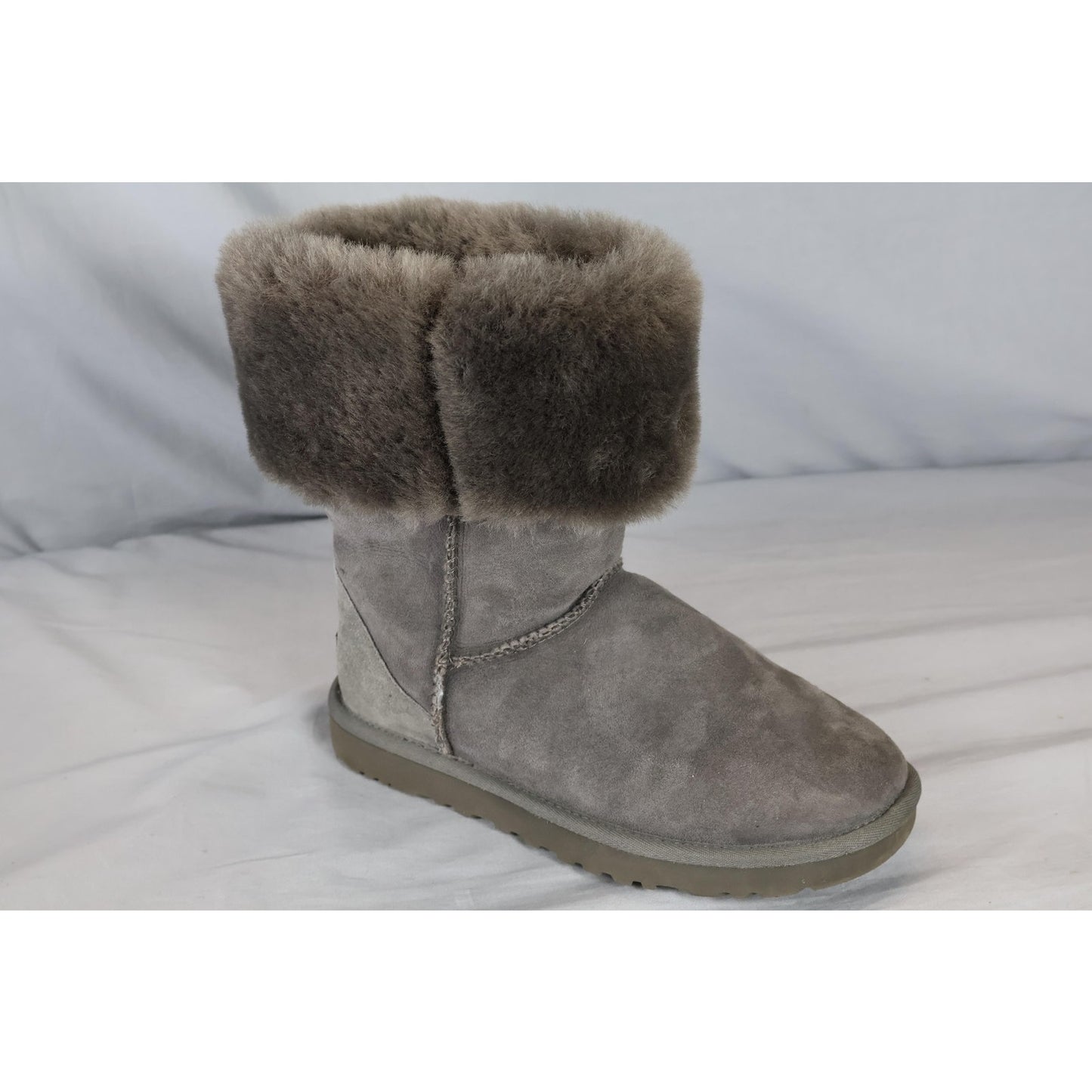 UGG Classic Short Boots Womens Size 7 Sheepskin Suede Winter 5815 Warm Cozy Shoe