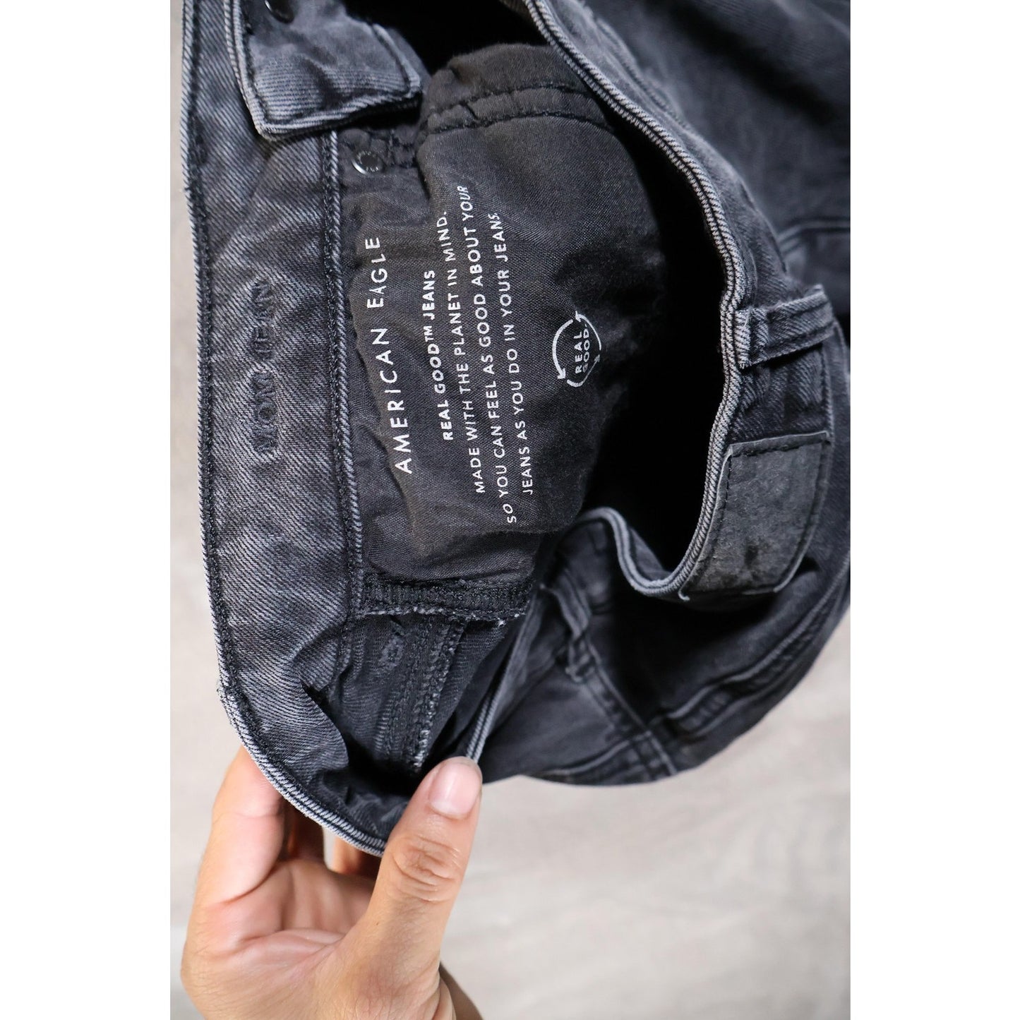 American Eagle Jeans Womens 4 Black High Rise Mom Distressed Stretch 90s Style