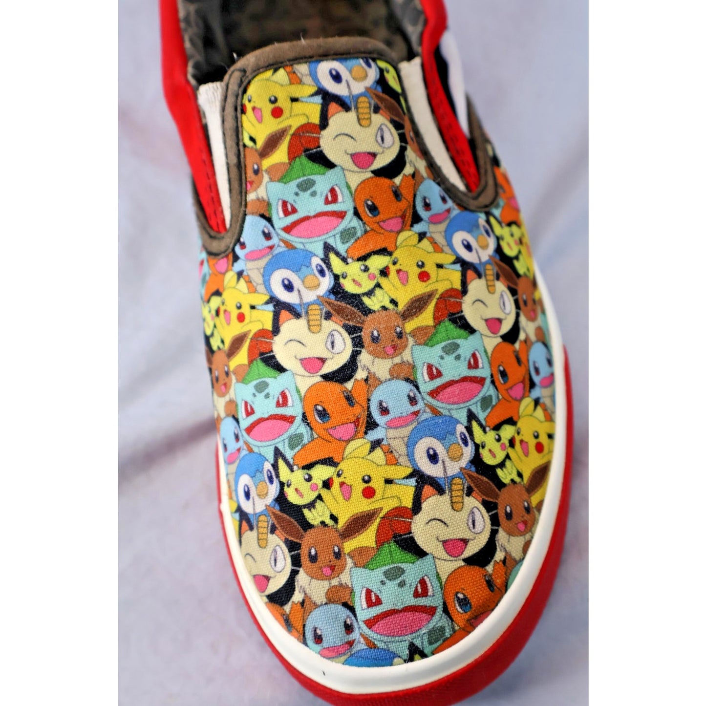 Ground Up Shoes Kids Size 5 Red Pokemon Slip On Poke Ball Pikachu Bulbasaur
