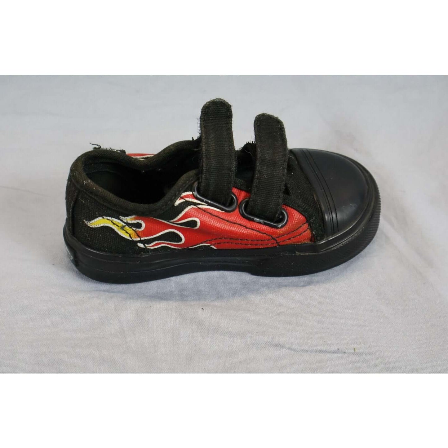 Vans Shoes Toddler Size 5 Black Red Flame Skate Low Top Rubber Toe side view with black flames and red panels