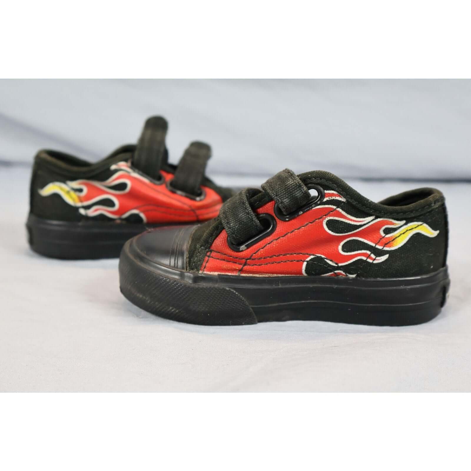 Vans Shoes Toddler Size 5 Black Red Flame Skate Low Top Rubber Toe with double hook-and-loop straps and flame graphics.